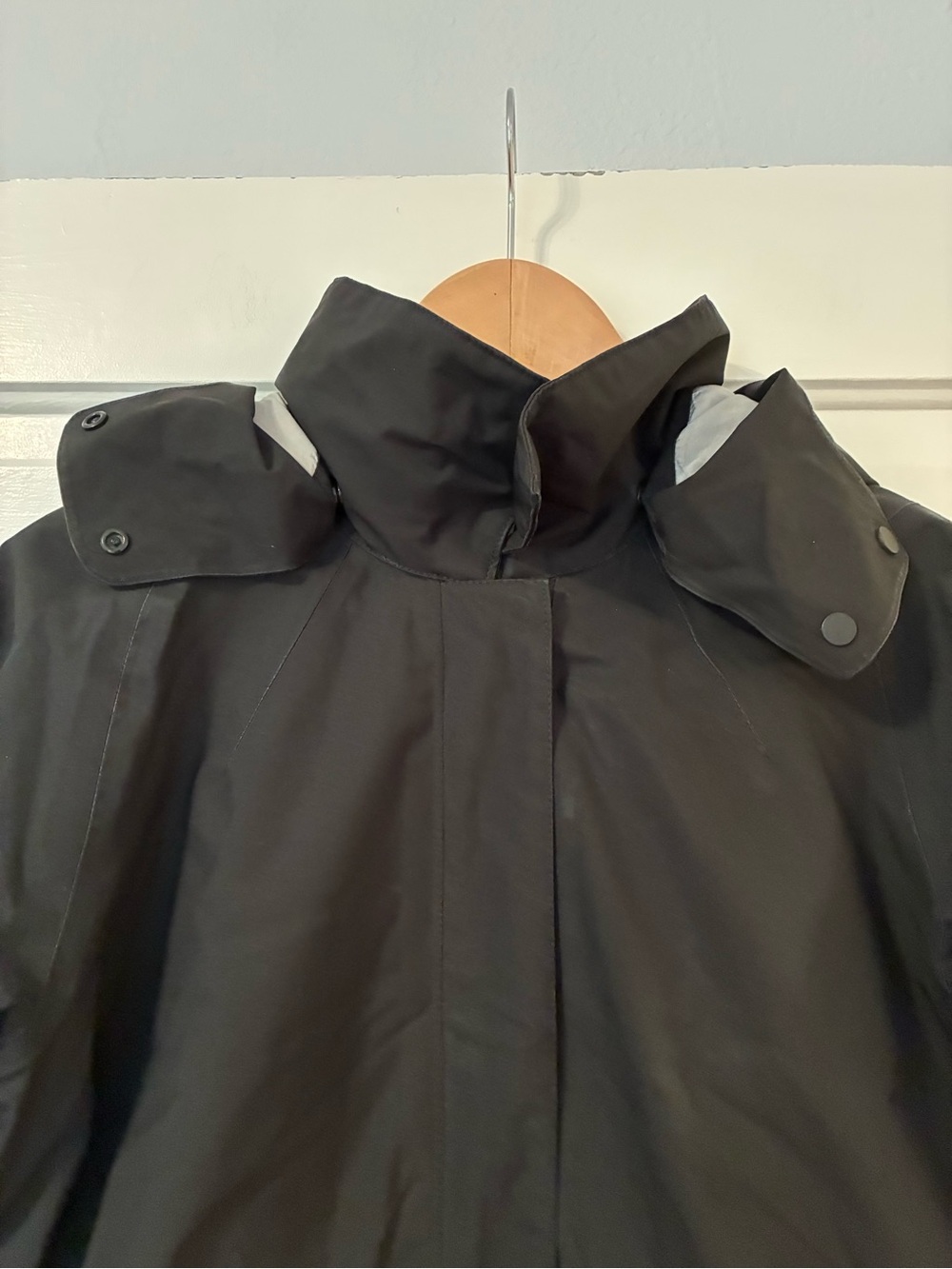 Patagonia Women's Black Hooded Rain Coat - Picture 4 of 11